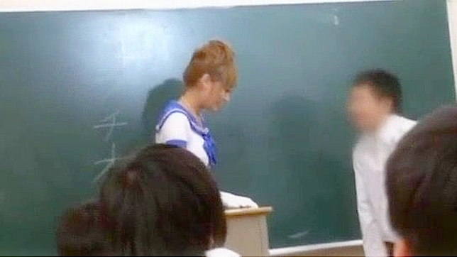 日本のコスプレ教師が巨乳とフェラで輪姦される