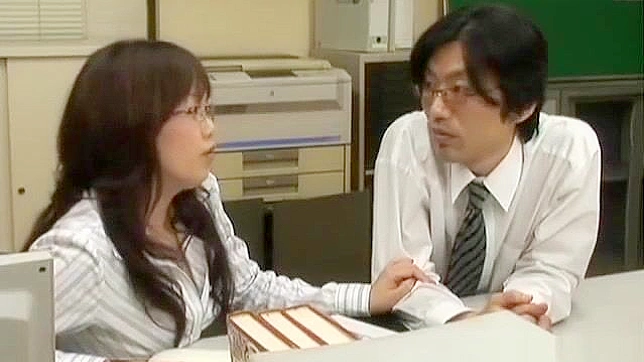 巨尻・巨乳の日本人女性教師がAVに登場する。