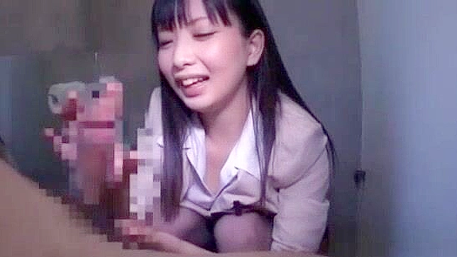 日本人の熟女教師の熱い素人ポルノ、ザーメン発射と手コキ付き