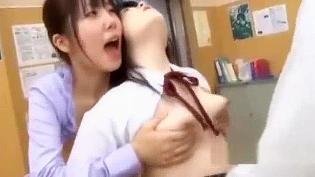 日本人女子校生のパイパンフェラ＆潮吹き乱交を先生と楽しむ