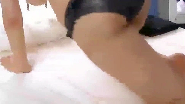 日本の大学人妻教師の大きなお尻とおっぱいが素晴らしいセックス・ビデオに収められた
