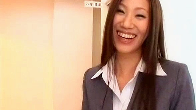 日本の女子校生が熱い教師に犯される