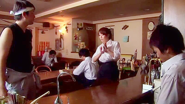 田中ひとみ、おっぱいを見せながらパンティ姿でオナニーをする。