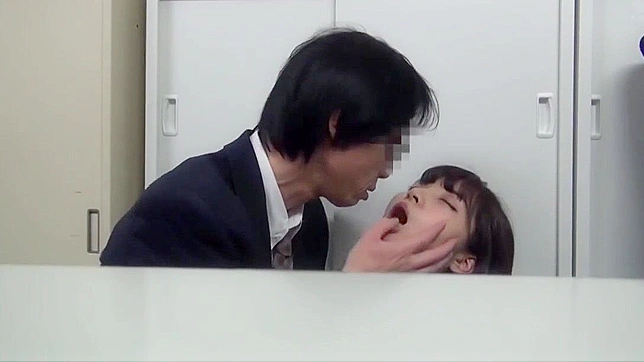 日本のポルノビデオ - 新人秘書がオフィスで乱暴に犯される