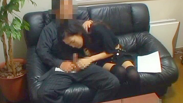 Japanese Office Lady's Horny Blowjob & Cunnilingus in Stockings!