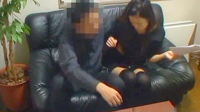 Japanese Office Lady's Horny Blowjob & Cunnilingus in Stockings!