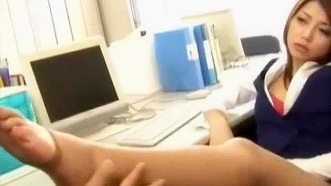 日本のリアリティ・ポルノ - 滝沢優奈がオフィスでタイガー・タイガー・オーガズムを味わう