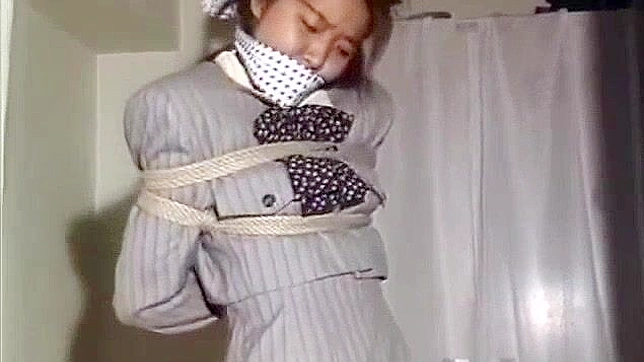 日本人OLのBDSMファンタジー - 小胸、喉奥、包帯で縛られ、猿轡を噛まされる