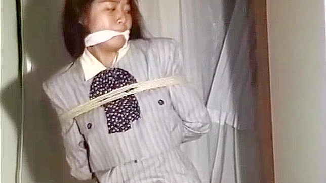 日本人OLのBDSMファンタジー - 小胸、喉奥、包帯で縛られ、猿轡を噛まされる