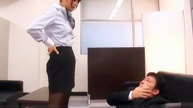 日本熟女みひろの変態オフィス・セックス（フェラ、足フェチ、顔面騎乗付き