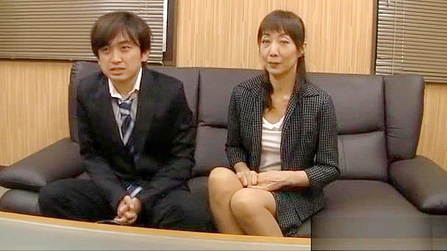 Japanese MILF's Amateur Masturbation in Office