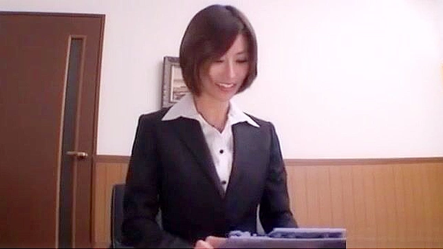 Naughty Akari Asahina Gets Pussy Licking in Office
