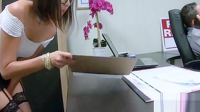 Japanese Office Lady Gets Blowjob in Casting Room