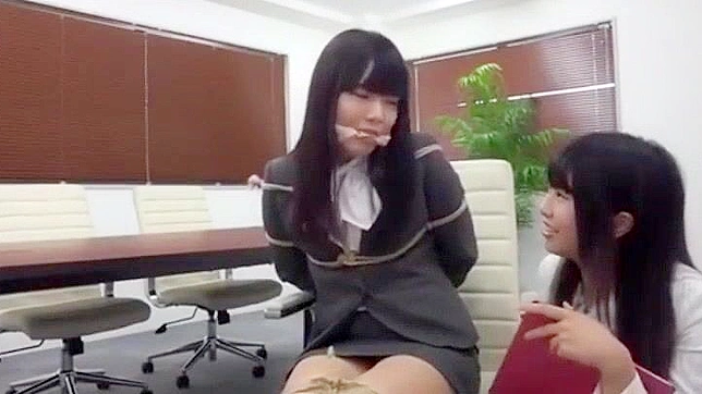 日本のオフィス・リアリティBDSMポルノ - ボンデージと包帯のアジアン・ベイビーたち