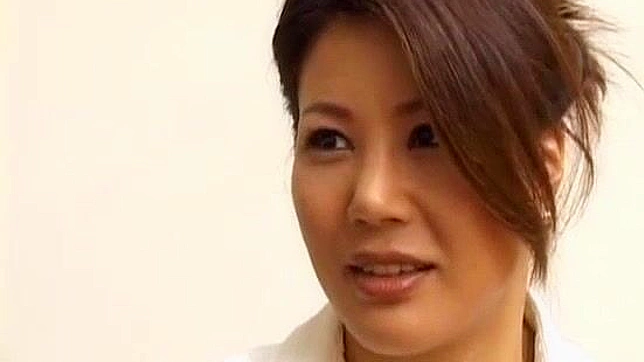 Mature Office Lady Gets Amateur BJ in Japan