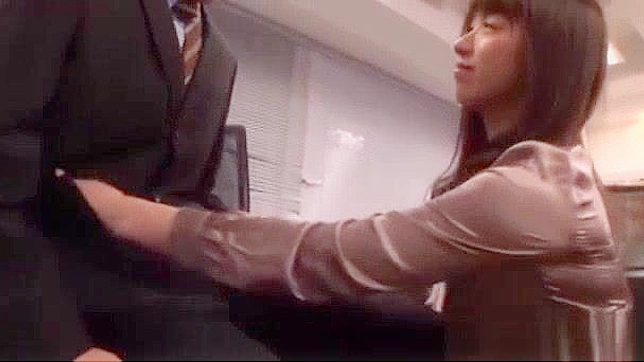 Naughty Office Lady Maki Hokujo's Superb Hand Job & Cumshot