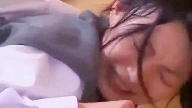 日本の女子大生OLが毛深いマンコをおっぱいにザーメンで犯される