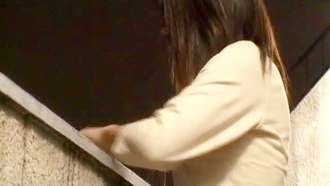 Naughty Japanese MILF Pleasures Herself on the Balcony, Expertly Crafting a Public Orgasm