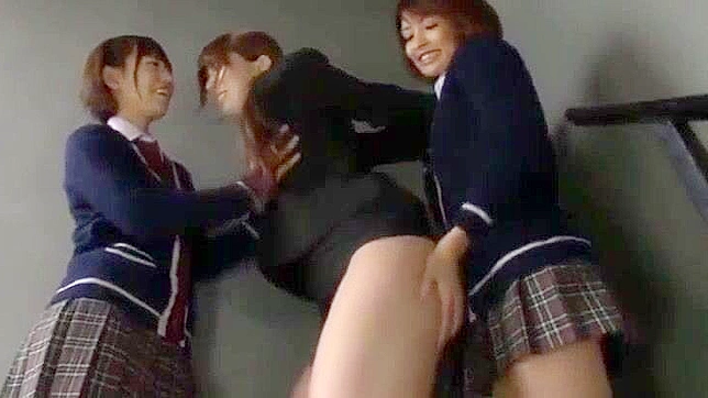 日本のAV - 従順なアジアの女子校生が教師を屈服させる