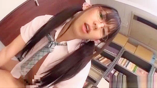 日本の女子校生、板野ゆうきが熱い教師に犯される！