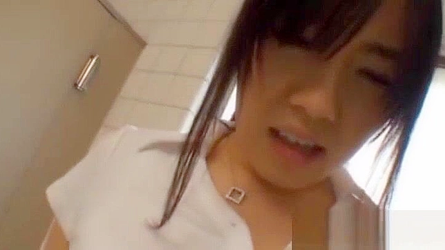 日本のAV女優、長澤あずさの巨乳が『Teacher Sucking』のパート1に登場する。