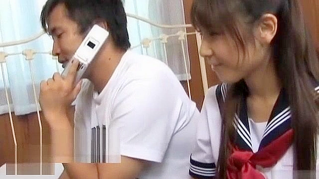日本人教師・相沢もも、スチーム・ポルノ・ビデオで舐められ犯される