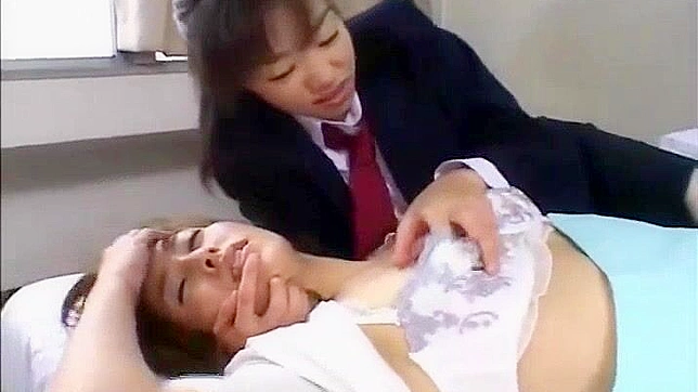 日本の女子校生羽生めい、鼻くすぐりフェチビデオで先生のアロマBOを嗅ぐ！
