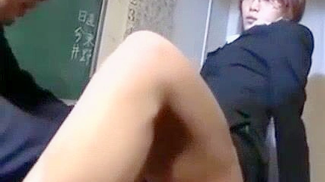 日本の学校教師の性的逃避が暴露された！