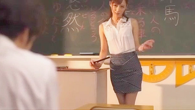日本のポルノビデオ - 若いスタッドとのかわいい教師変態の楽しみ