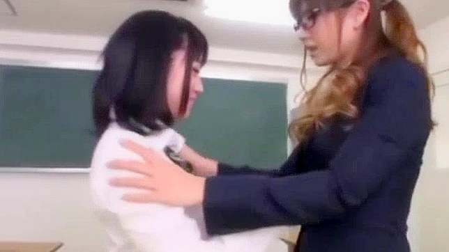 日本の女子校生が教師とエッチなことをする - 必見！