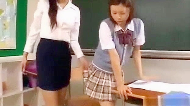 日本人教師の足フェチがスチームビデオで暴露される！