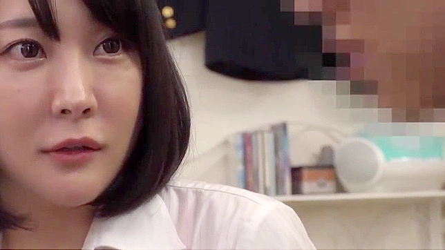 日本のポルノビデオ - 乳首スリップで巨乳家庭教師が生徒のチンコを処理する