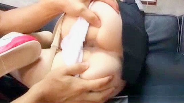 芹沢つむぎ 日本で驚異の乳房を舐める
