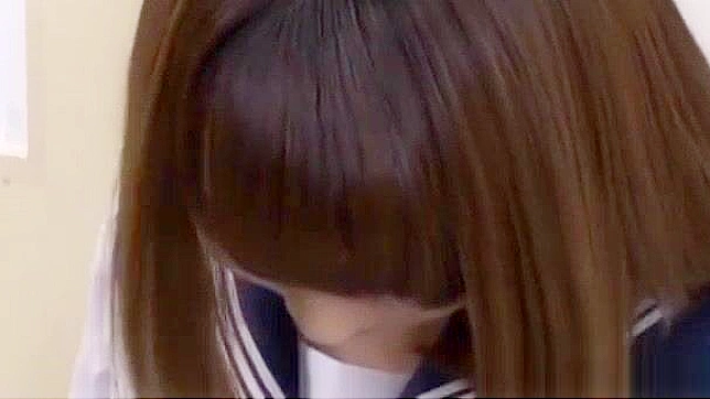 日本の女子校生、杏奈梨花がムラムラ教師にエッチなフェラチオをする