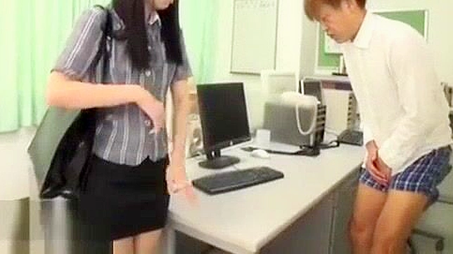 日本のAV - JAV教師が同僚のオナニーを嘲笑う