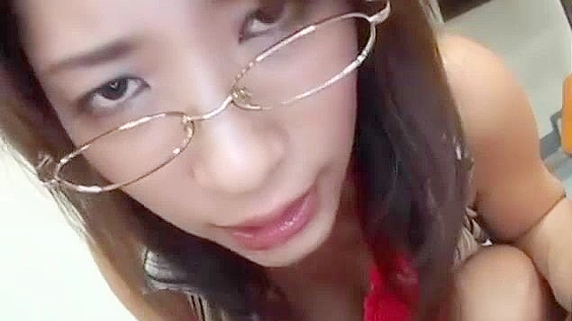 日本の女子学生、橘莉子がハードコアな性教育を受ける