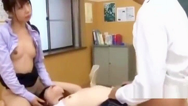 日本人女子校生、剃毛されたマンコを教師に犯されながら、乳首を犯し返される！