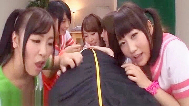 日本の女子大生が教師とのエッチな行為でネットユーザーに衝撃を与えた！