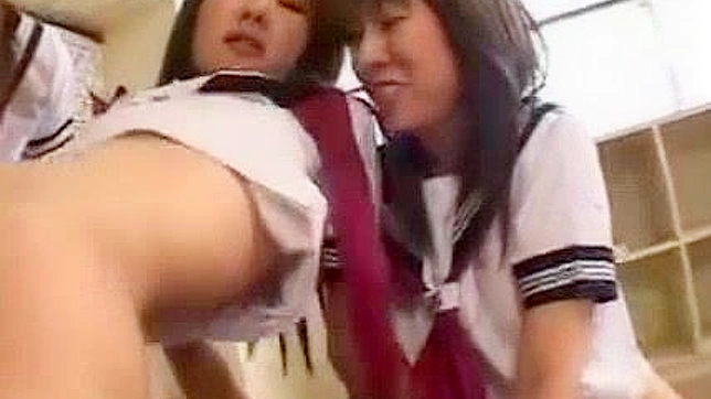 日本のポルノビデオ - エッチな女子校生が支配的な教師にお仕置きされる