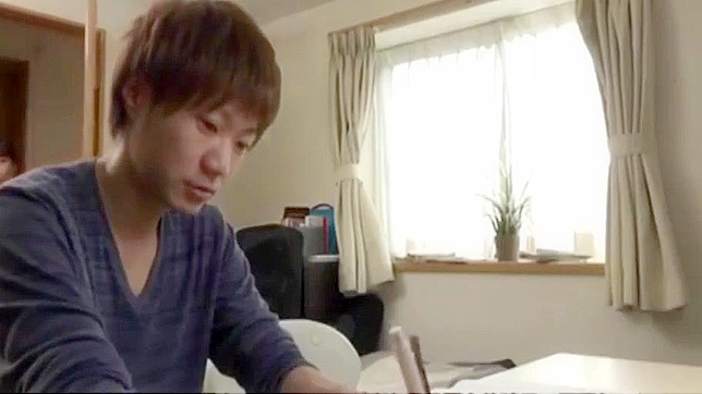 日本人家庭教師がセクシーなビデオで秘密を暴露した！
