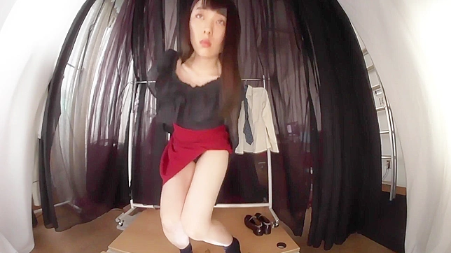 巨乳東京女子大生のスケベなTバック・アクションが隠しロッカールームで晒される