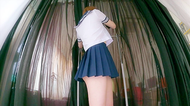 東京大学のエッチなサプライズ！ミニスカートとTバックを履いた日本の女子学生！