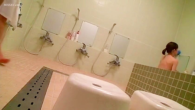 Voyeuristic Pleasure! Japanese Babes Exposes Her Sexy Body in Public Shower!