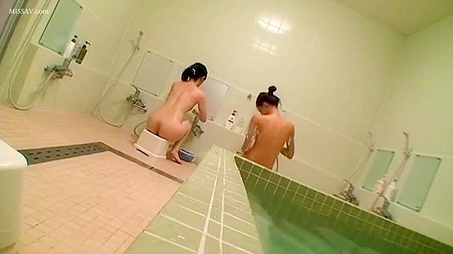Peeping Tom Gets Lucky with Nude Japanese Beauty in Public Shower！
