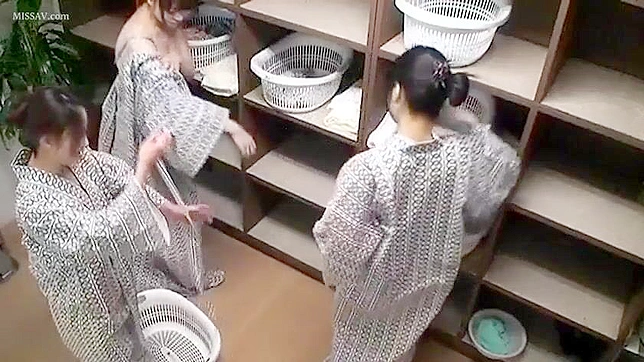 Peeping Tom Gets Lucky with Nude Japanese Beauty in Public Shower！