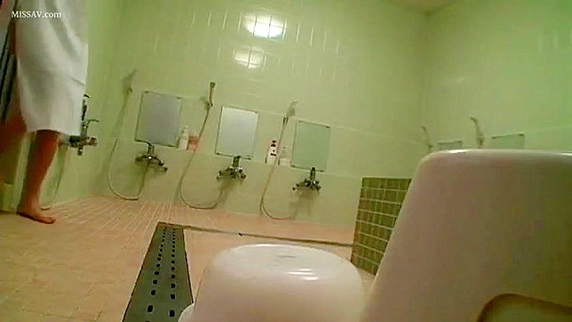 Voyeur Goes Wild for Nude Japanese Girls in Public Bathhouse!