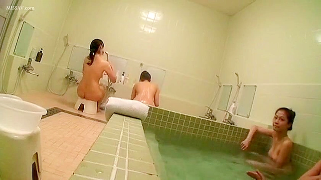 Voyeuristic Dream Come True! Naked Japanese Babe's Body is a Feast for the Eyes!