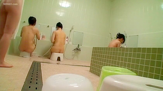 公共のシャワーを覗く！ゴージャスな日本の少女たちのヌード！#盗撮