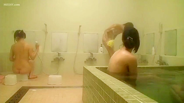 Nude Japanese Beauty in Public Shower Exposed by Voyeur!