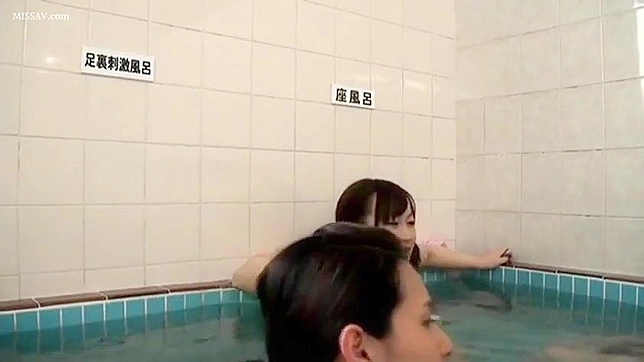 最高の盗撮！日本のヌード少女たちの露出と入浴！